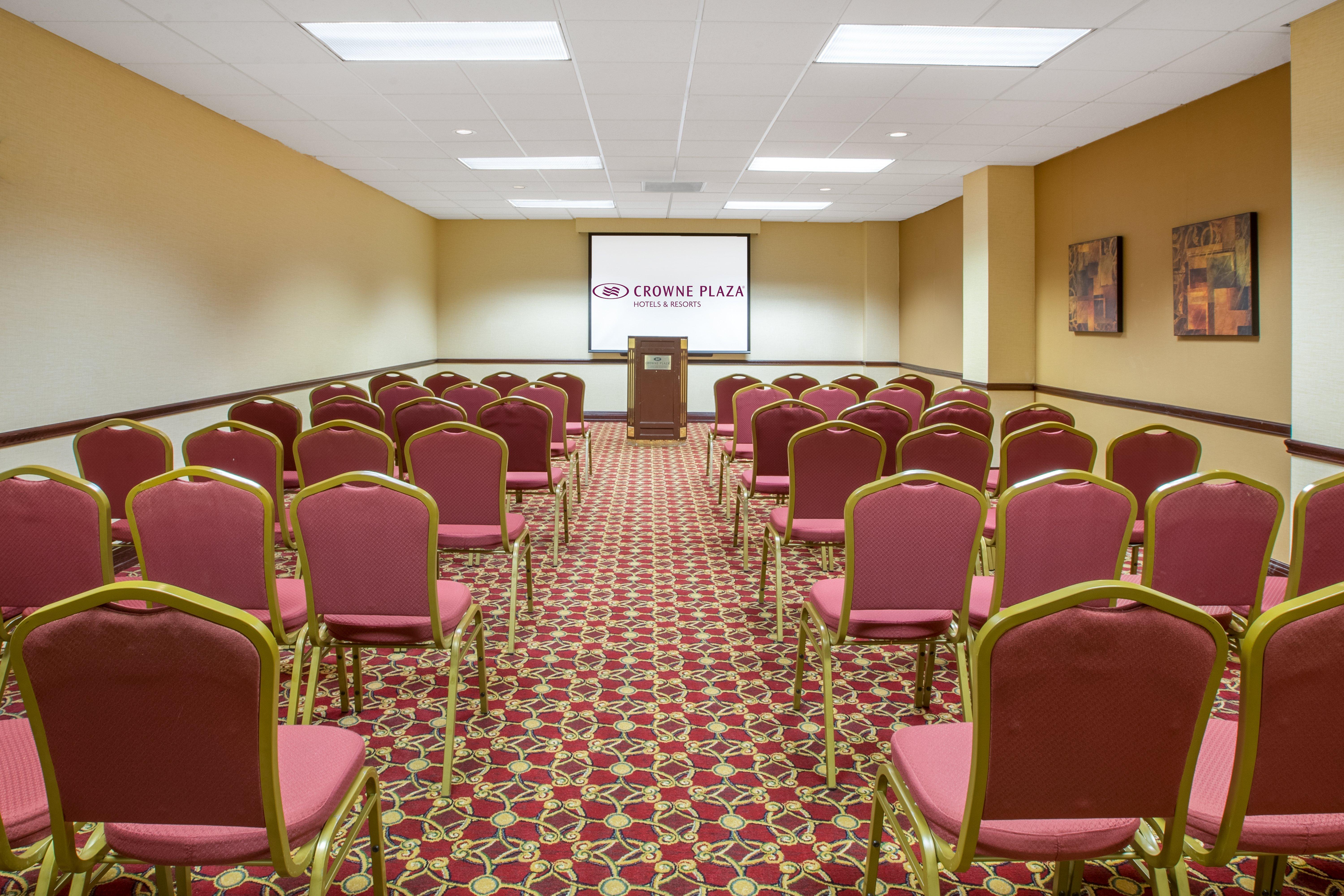 Crowne Plaza Cleveland Airport By Ihg Hotel Middleburg Heights Exterior foto