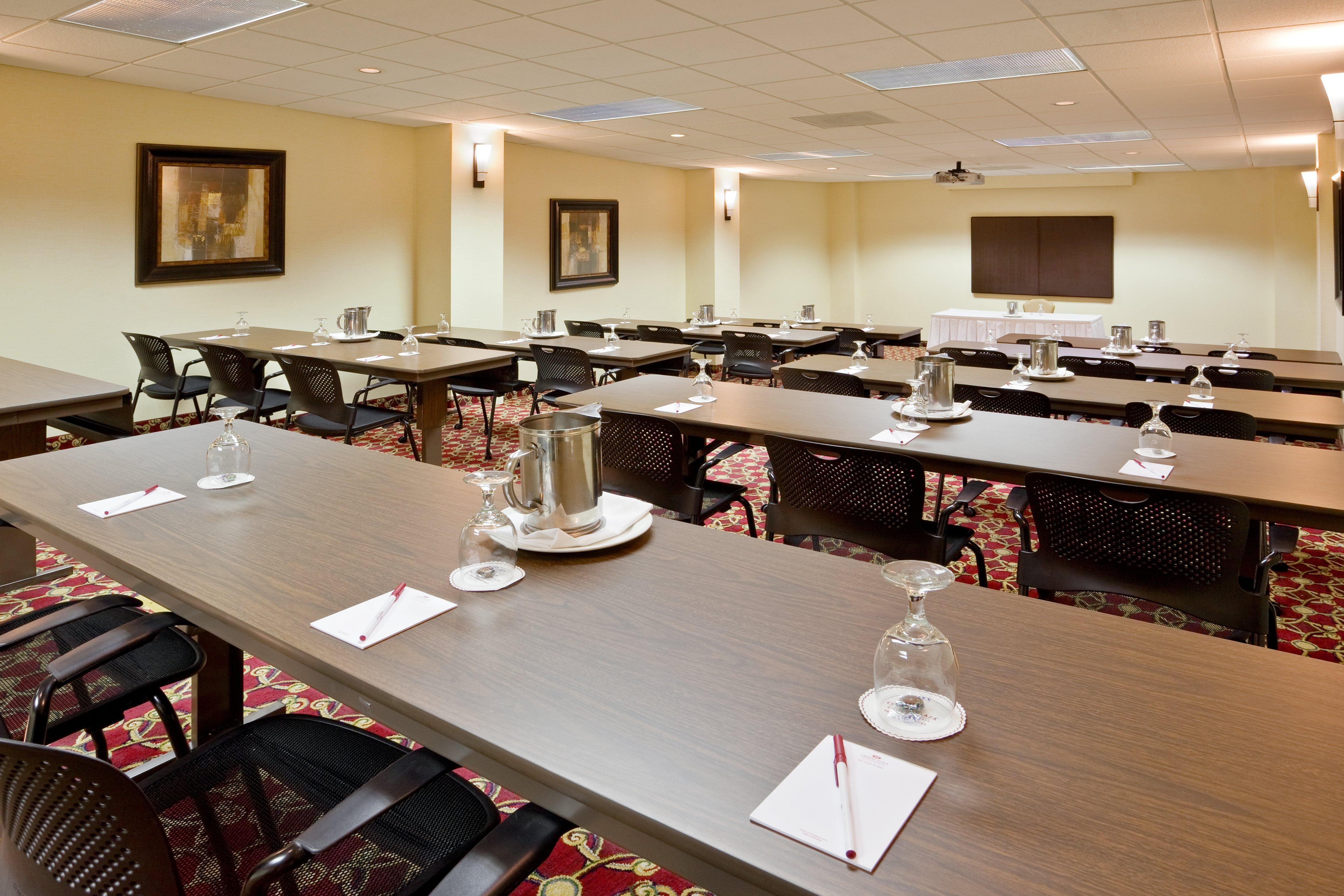 Crowne Plaza Cleveland Airport By Ihg Hotel Middleburg Heights Exterior foto