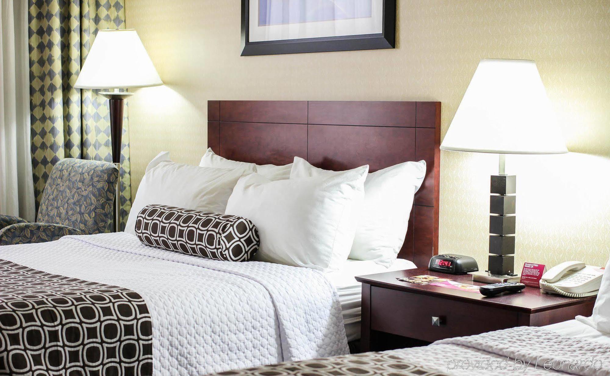 Crowne Plaza Cleveland Airport By Ihg Hotel Middleburg Heights Exterior foto