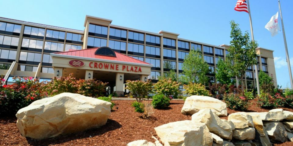 Crowne Plaza Cleveland Airport By Ihg Hotel Middleburg Heights Exterior foto