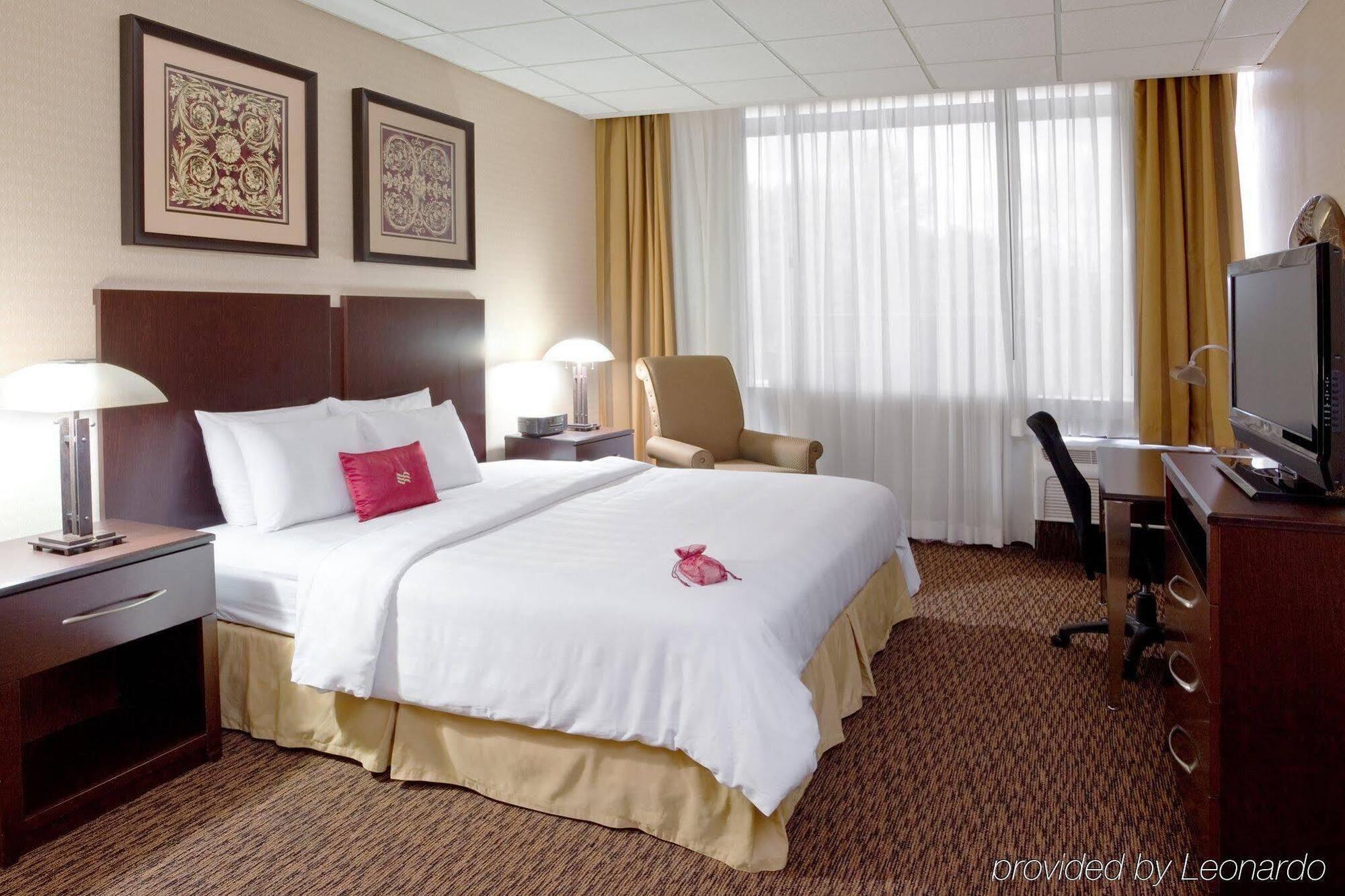 Crowne Plaza Cleveland Airport By Ihg Hotel Middleburg Heights Exterior foto